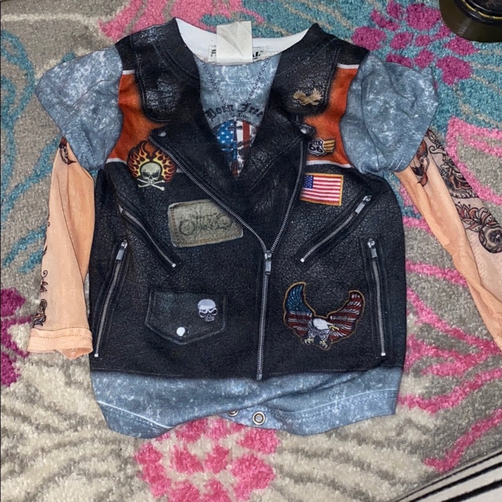 Tattoo like sleeves shirt